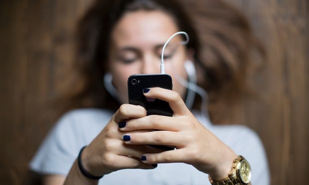 2018 Most Outstanding Teacher backs proposal to use phones in SHS