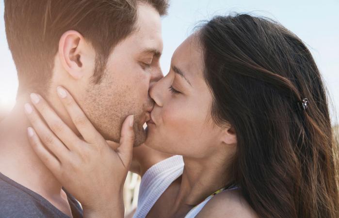 Do you know these 9 things about exchanging saliva while kissing?