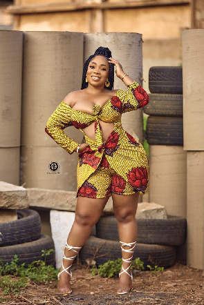 PHOTO: Moesha rocks in African print