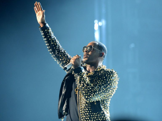 R. Kelly arrested, surrenders to Chicago police following sex abuse charges