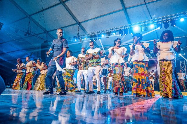 Joe-Mettle-performing-with-the-Bethel-Revival-Choir.jpg