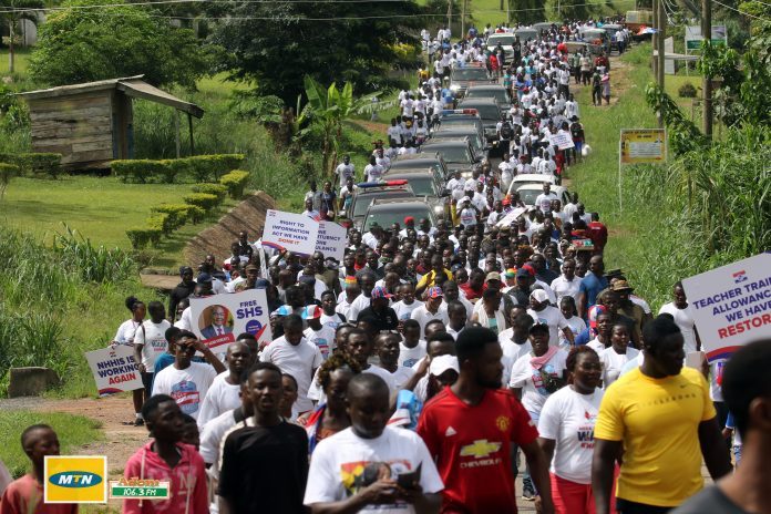 Mammoth-crowd-patronises-healthwalk-696x464.jpg