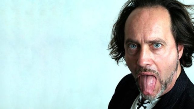 Stand-up-comedian-Ian-Cognito-was-performing-at-a-comedy-club-in-Bicester-when-he-fell-ill-on-stage.jpg