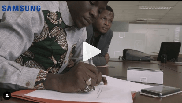 Stonebwoy-seals-deal-with-Samsung.png