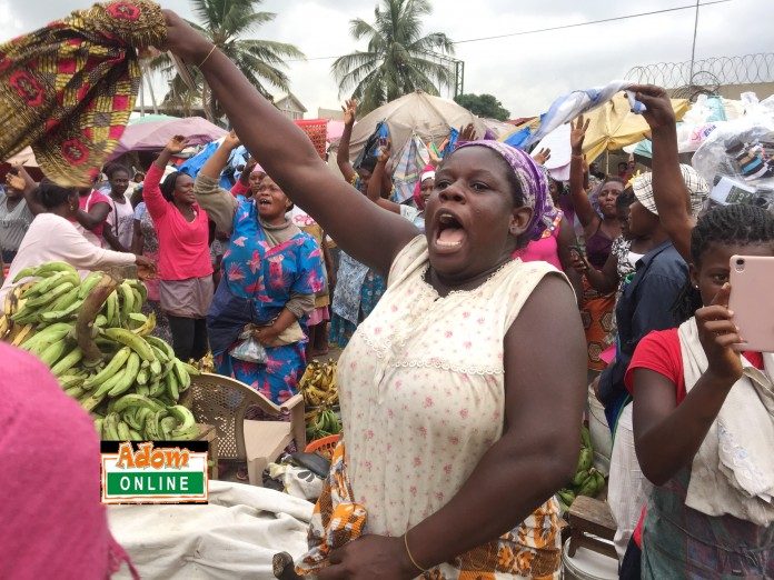 Market women cheer gospel singer on at Tema Community 1 market | Photo by Dennis K. Adu/Adomonline.com/Ghana Market women cheer gospel singer on at Tema Community 1 market | Photo by Dennis K. Adu/Adomonline.com/Ghana