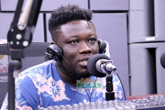 Kurl Songx pelted with water by fan for ‘failing’ to release hit songs (Video)