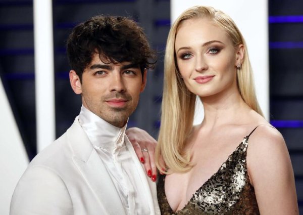 9270648064350_6002767699356Joe-Jonas-and-Sophie-Turner.jpg