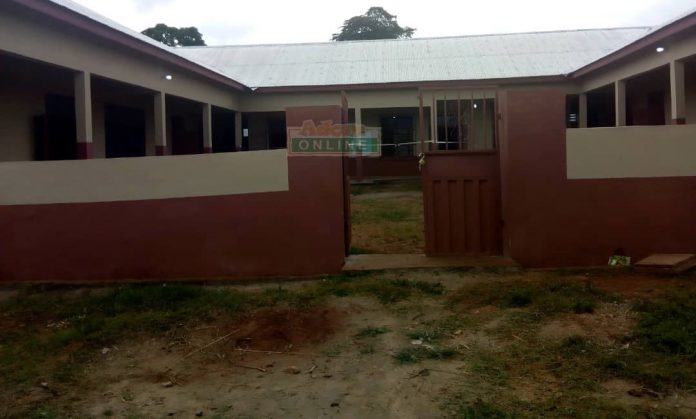 Photos: Asante Akyem Assembly hands over new classrooms to school