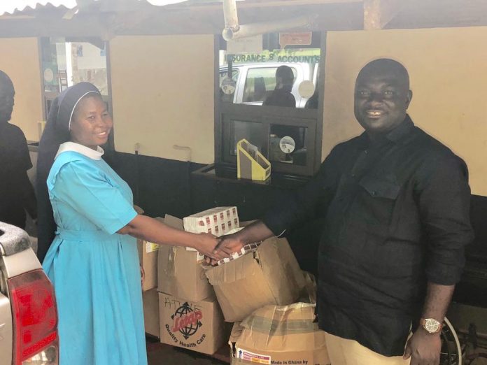 Kwahu professionals donate GH₵50,000 worth of medicines to health facilities