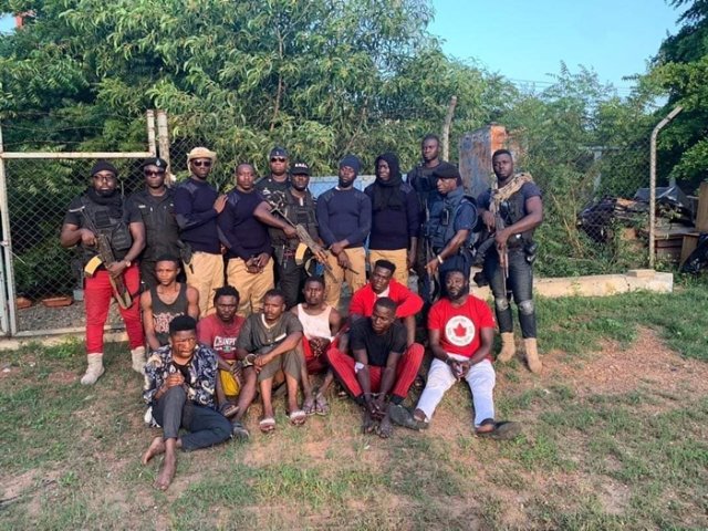 kidnappers with police kidnappers with police