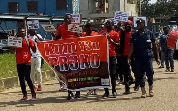 Kum yen demo Kum yen demo
