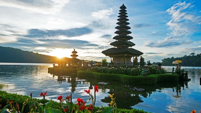 9132677876080_6745357129101 travel