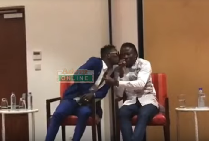 Shatta Wale kisses Stonebwoy