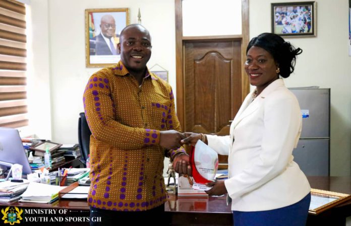 woman who rejected anas bribe recived award woman who rejected anas bribe recived award