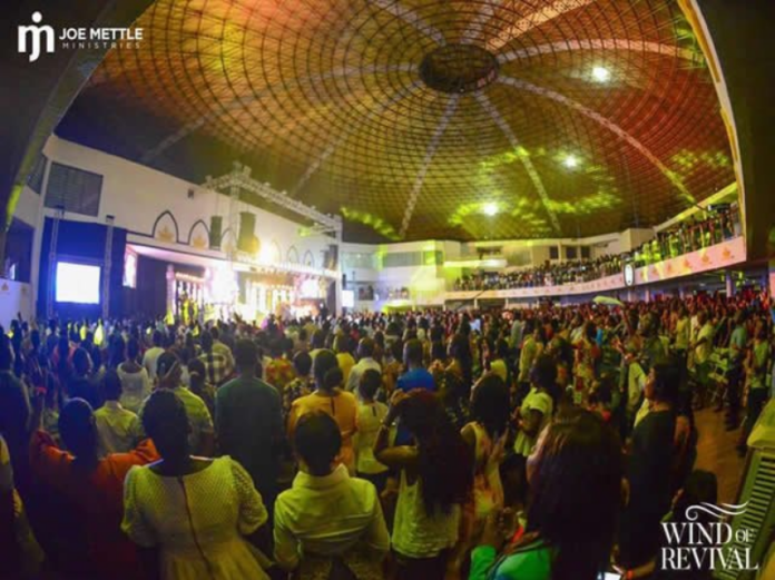 Joe Mettle thrills patrons at “Wind of Revival” concert