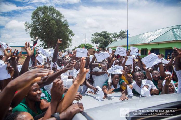 Trainee nurses threatened to vote against Mahama in 2016 for withdrawing their allowances.(Copy) Trainee nurses threatened to vote against Mahama in 2016 for withdrawing their allowances.