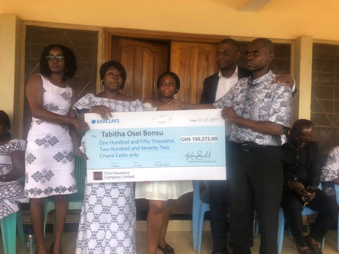 Acting Deputy Head of Business Development at First Insurance, Dela Hosu, presenting the cheque to the family Acting Deputy Head of Business Development at First Insurance, Dela Hosu, presenting the cheque to the family