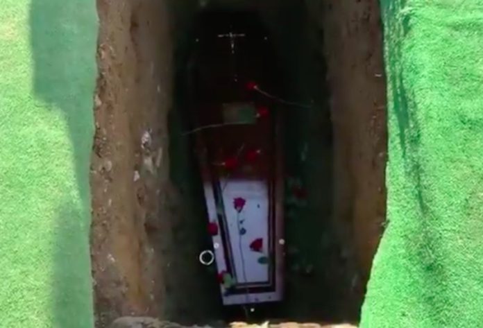 69ce46d0-ee63-11e9-b7b7-29c931f90487 (Copy) grave
