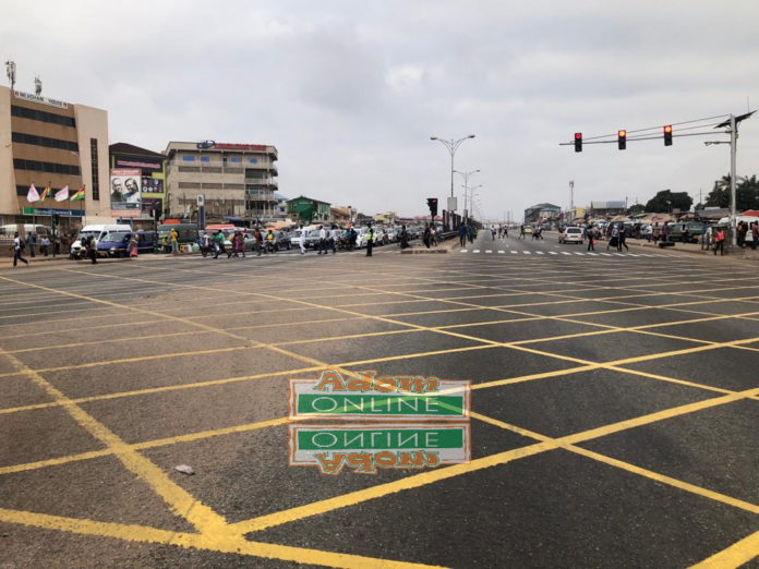 Drivers at risk as N1 traffic light ‘disappears’ at Lapaz Drivers who usually ply Lapaz (Las Palmas) stretch on the N1 highway from Mallam-Nyamekye junction towards the Accra Mall would recognize that there are no traffic lights prompting them to traffic.