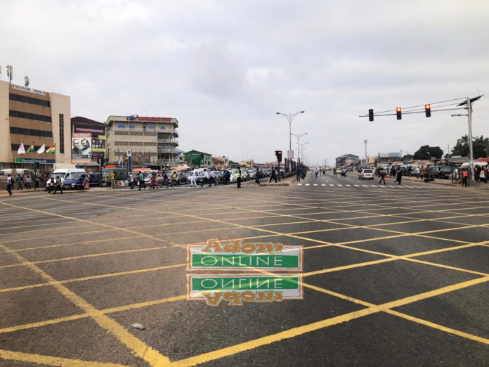Drivers at risk as N1 traffic light ‘disappears’ at Lapaz Drivers who usually ply Lapaz (Las Palmas) stretch on the N1 highway from Mallam-Nyamekye junction towards the Accra Mall would recognize that there are no traffic lights prompting them to traffic.