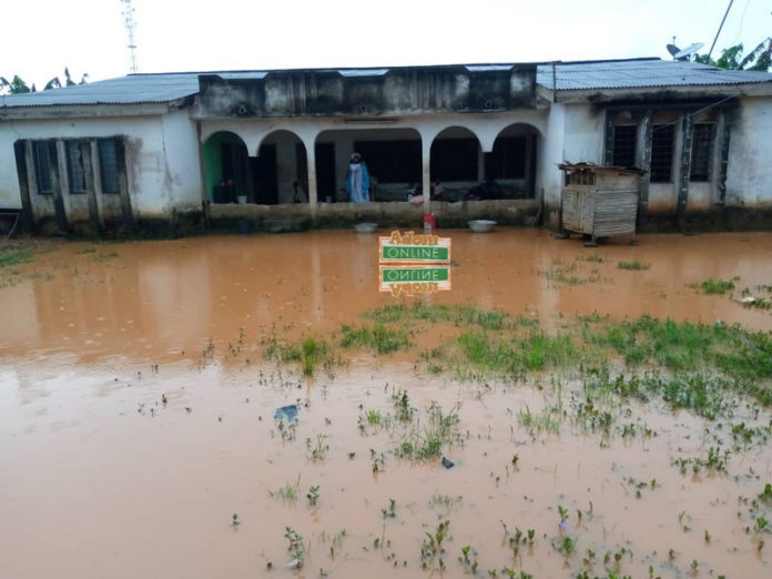 flood building collapse flood building collapse