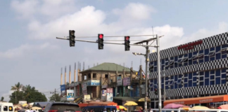 Drivers who usually ply Lapaz (Las Palmas) stretch on the N1 highway from Mallam-Nyamekye junction towards the Accra Mall would recognize that there are no traffic lights prompting them to traffic.