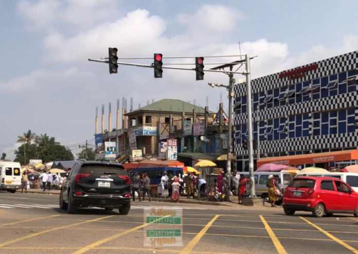 Drivers at risk as N1 traffic light ‘disappears’ at Lapaz Drivers who usually ply Lapaz (Las Palmas) stretch on the N1 highway from Mallam-Nyamekye junction towards the Accra Mall would recognize that there are no traffic lights prompting them to traffic.