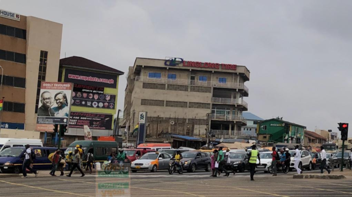 Drivers at risk as N1 traffic light ‘disappears’ at Lapaz Drivers who usually ply Lapaz (Las Palmas) stretch on the N1 highway from Mallam-Nyamekye junction towards the Accra Mall would recognize that there are no traffic lights prompting them to traffic.