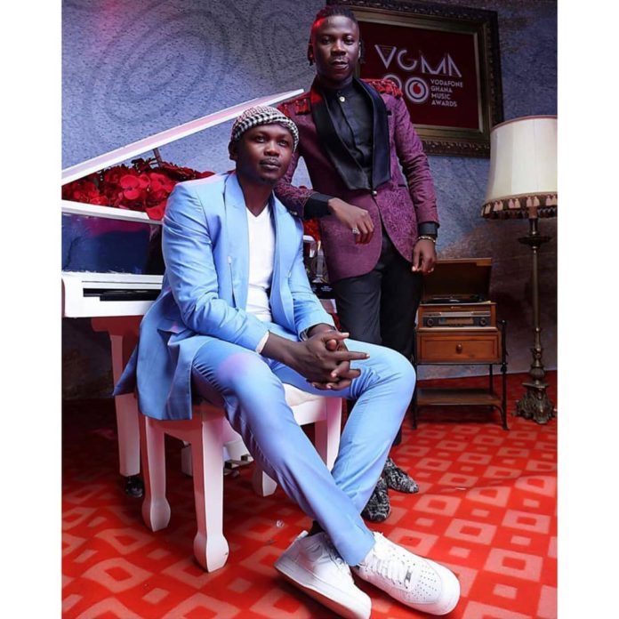 e7e8d9602b96f9bd_w Blakk Cedi (L) has also unfollowed Stonewboy