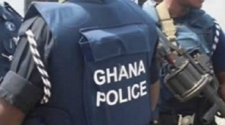Policeman on motorbike reportedly crashed to death [Video]