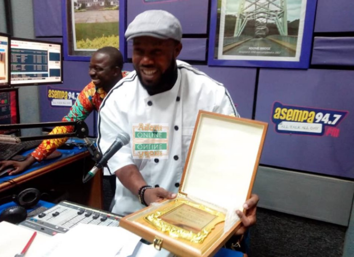 Enoch Kwesi Worlanyo displaying his award Enoch Kwesi Worlanyo displaying his award
