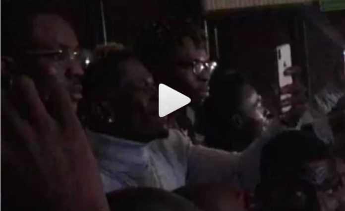 Shatta Wale jams to Samini's song at Obrafour's Pae Mu Ka concert Shatta Wale jams to Samini's song at Obrafour's Pae Mu Ka concert