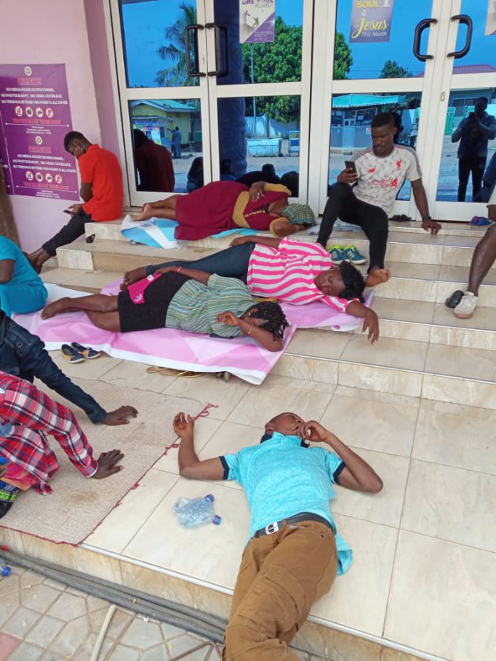 Aggrieved customers of Zoe Outreach Embassy 7 Aggrieved customers of Zoe Outreach Embassy 7