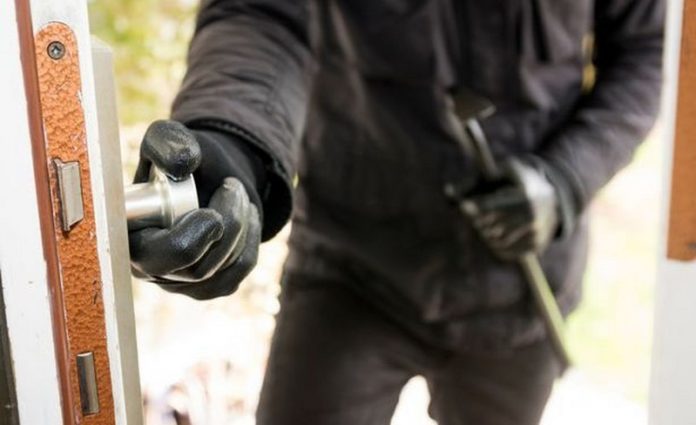 Burglary-breaking-into-family-home-615x375 (Copy) burglar