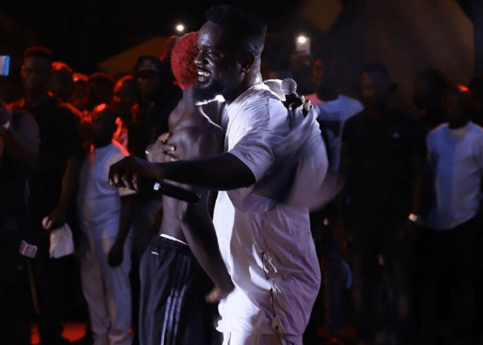 Sarkodie hugs Bosom Pyung at a concert in Ghana in 2019 Sarkodie hugs Bosom Pyung at a concert in Ghana in 2019