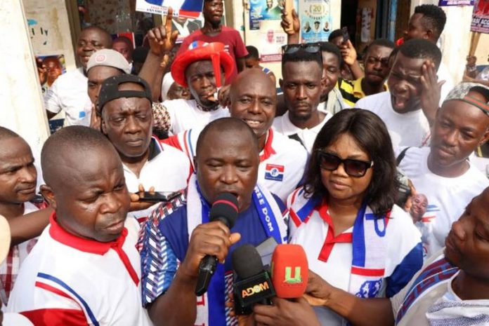 Alexander Akwasi Acquah says the decision to enter into politics is not to enrich himself but to serve the people of Akyem Oda. Alexander Akwasi Acquah says the decision to enter into politics is not to enrich himself but to serve the people of Akyem Oda.