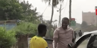 Kotoko fan gifting Matthew Cudjoe money