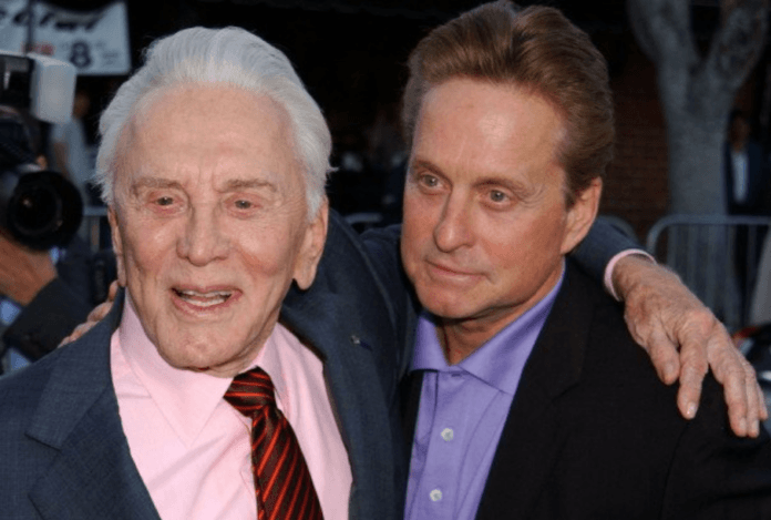 Kirk Douglas with son Michael Douglas (Getty Images) Kirk Douglas with son Michael Douglas (Getty Images)