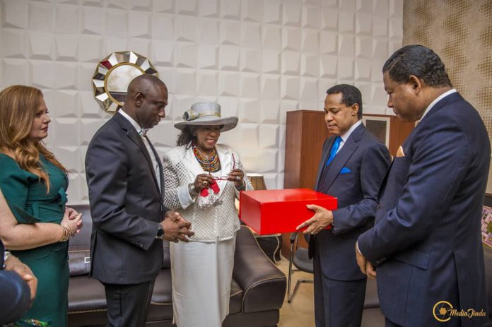 Pastor Chris Pastor Chris Oyakhilome accepting gift from Wife (middle) of late Bishop Benson Idahosa