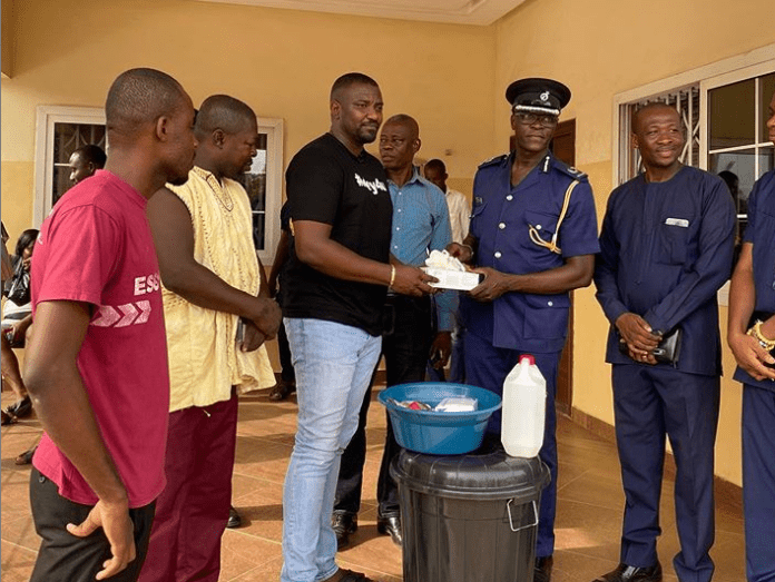 John Dumelo has donated detergents, soaps, gloves and other items to five police stations John Dumelo has donated detergents, soaps, gloves and other items to five police stations
