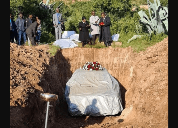 Apparently, two years ago Tshekedi Pitso shocked his family when he told them he wanted to be buried inside his favourite car. Apparently, two years ago Tshekedi Pitso shocked his family when he told them he wanted to be buried inside his favourite car.