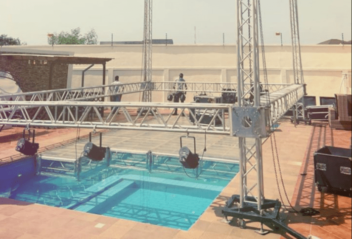 Shatta Wale mounts stage on his swimming pool for Faith Concert Shatta Wale mounts stage on his swimming pool for Faith Concert