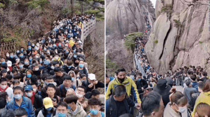 Visitors pack Anhui province's Huangshan mountain park on April 4, exceeding the visitor limit of 20,000. Visitors pack Anhui province's Huangshan mountain park on April 4, exceeding the visitor limit of 20,000.