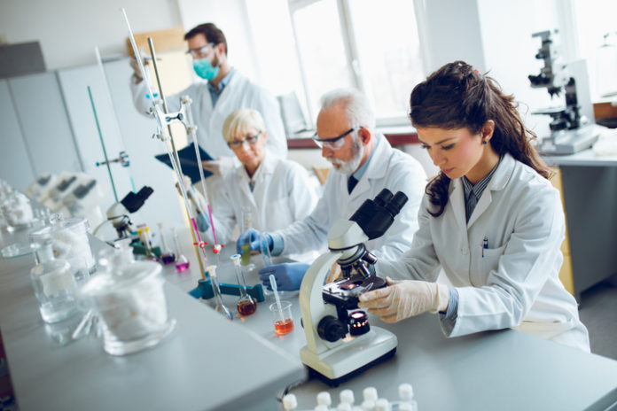 lab 1 Laboratory scientists working in a lab