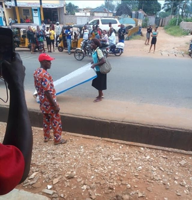 Woman-Gifts-husband-coffin