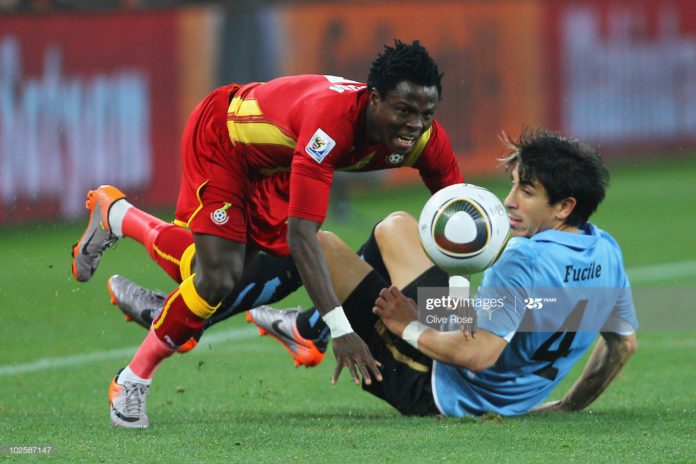 JOHANNESBURG, SOUTH AFRICA - JULY 02: Jorge Fucile of Uruguay tackles Samuel Inkoom of Ghana during the 2010 FIFA World Cup South Africa Quarter Final match between Uruguay and Ghana at the Soccer City stadium on July 2, 2010 in Johannesburg, South Africa. (Photo by Clive Rose/Getty Images) JOHANNESBURG, SOUTH AFRICA - JULY 02: Jorge Fucile of Uruguay tackles Samuel Inkoom of Ghana during the 2010 FIFA World Cup South Africa Quarter Final match between Uruguay and Ghana at the Soccer City stadium on July 2, 2010 in Johannesburg, South Africa. (Photo by Clive Rose/Getty Images)