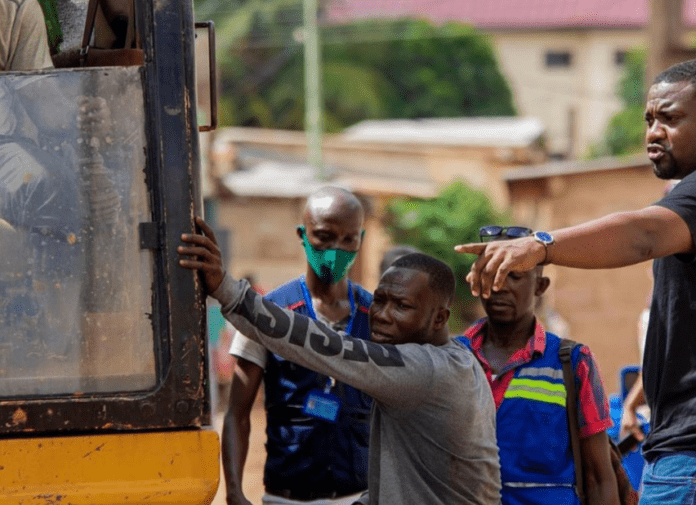 John Dumelo dredges big gutter that causes flood at West Legon John Dumelo dredges big gutter that causes flood at West Legon