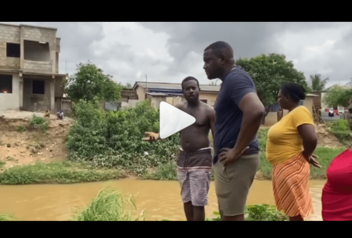 John Dumelo dredging a big gutter that causes flooding whenever it rains at West Legon John Dumelo dredging a big gutter that causes flooding whenever it rains at West Legon
