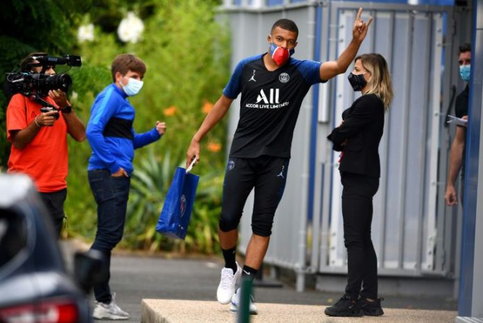Paris Saint-Germain forward Kylian MBappe waved as he arrived for a training session and will get to play in front of fans at Le Havre on Sunday (AFP Photo/FRANCK FIFE) Paris Saint-Germain forward Kylian MBappe waved as he arrived for a training session and will get to play in front of fans at Le Havre on Sunday (AFP Photo/FRANCK FIFE)