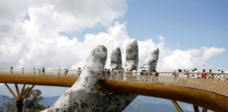 The Golden Bridge. Reuters/Nguyen Huy Kham